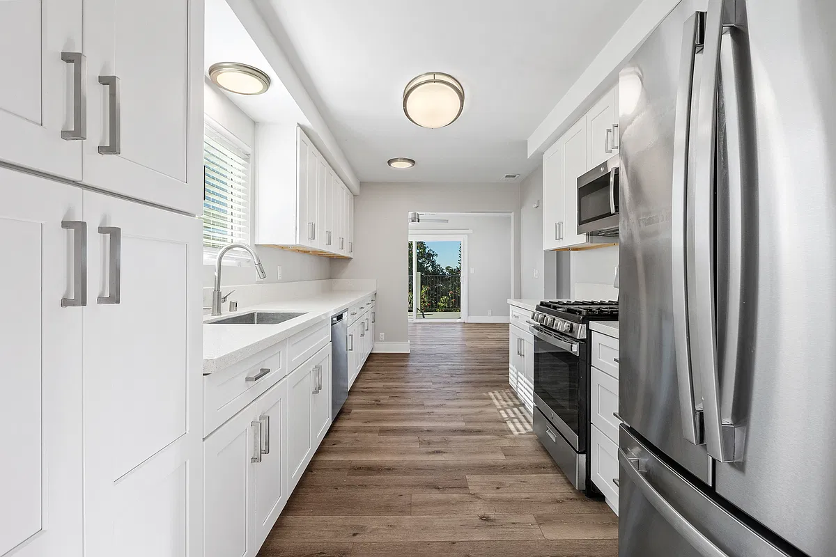 5 bed, 2997 sqft, $4,400 — Photo 3