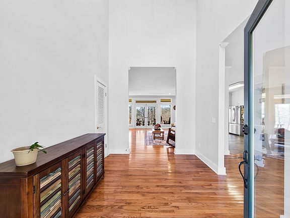 5th image of 925 Bumpas Rd