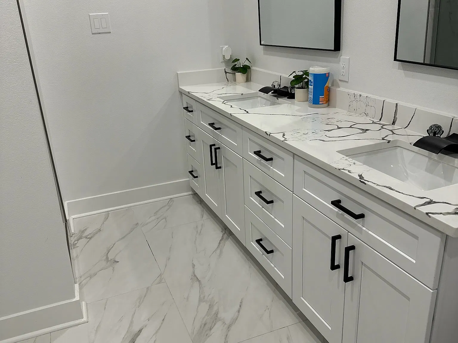 3 bed, 2.5 bath, 2018 sqft, $2,500 — Photo 3