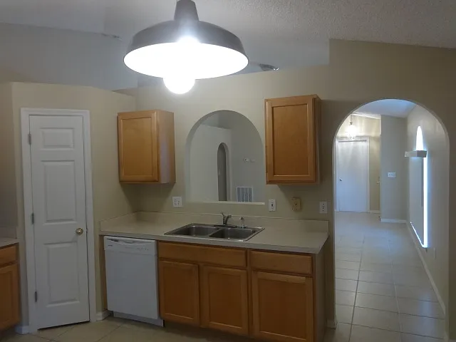 2056 Redwood Cir NE — Photo 6