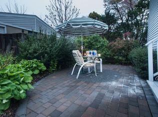 6 Orlando Dr, Raritan, NJ 08869