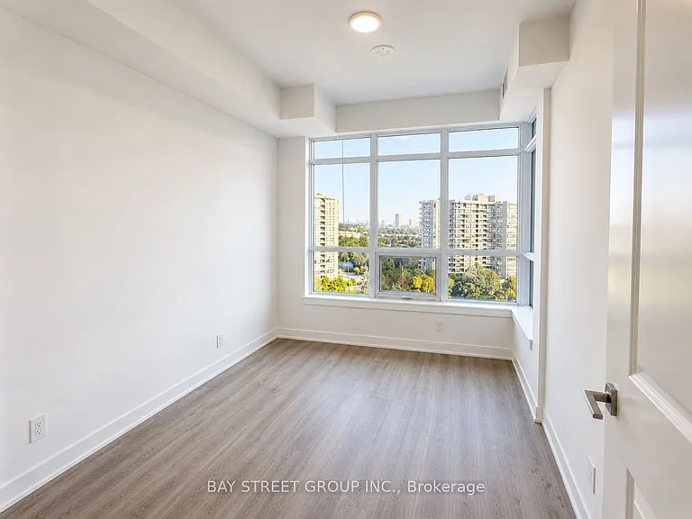 50 Upper Mall Way #912 — Photo 7
