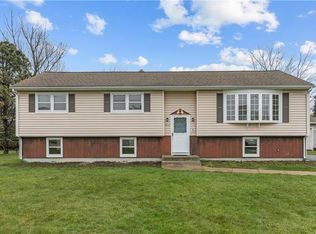 11 Barton Ln, Middletown, RI 02842