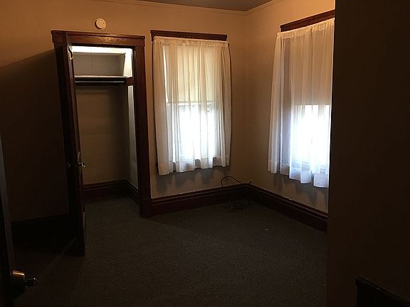 5th image of 801 W Saint James St