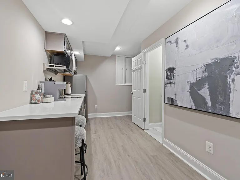 2219 E Chase St — Photo 39