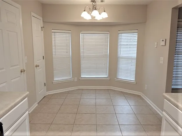 172 Parkside Dr — Photo 4