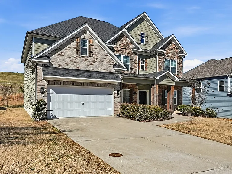 4582 Wellesley Dr — Photo 2