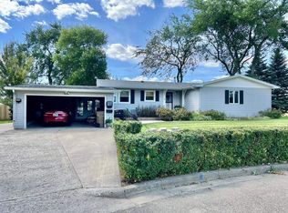 217 25th St NW, Minot, ND 58703