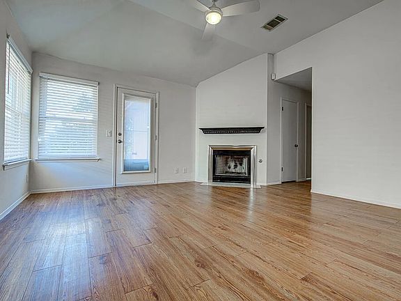 3rd image of 13113 Rochester Ln