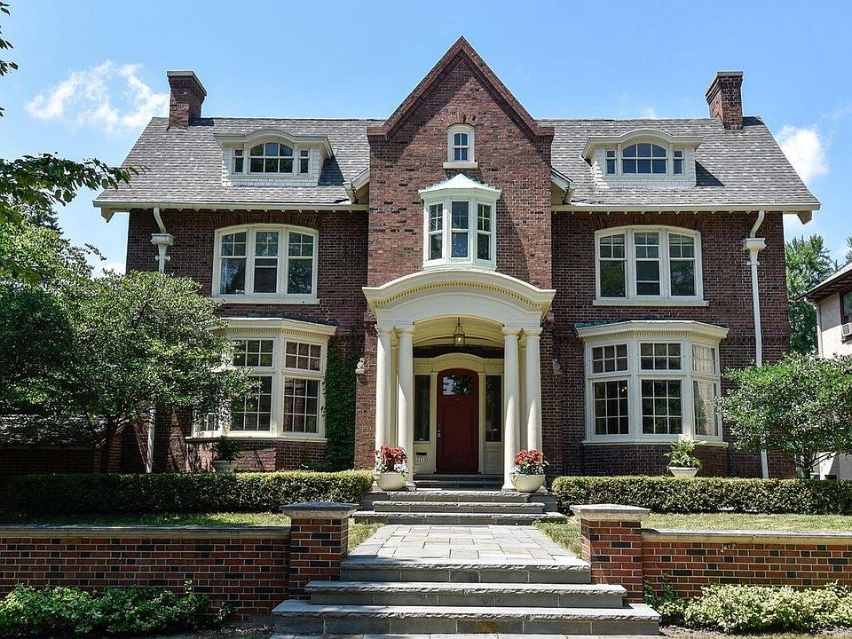 2215 N Lake Dr, Milwaukee, WI 53202 MLS 1790207 Zillow