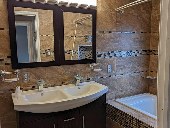 3rd image of 3023 Saint Clair St
