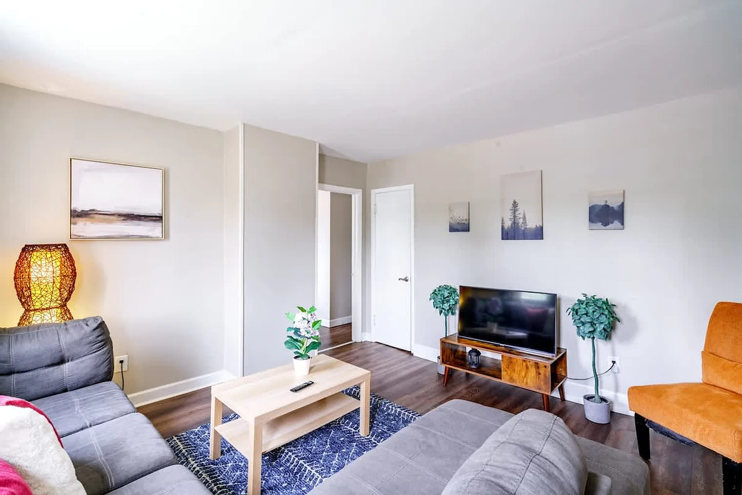 1 bed, 1.0 bath, 742 sqft, $3,088 — Photo 4