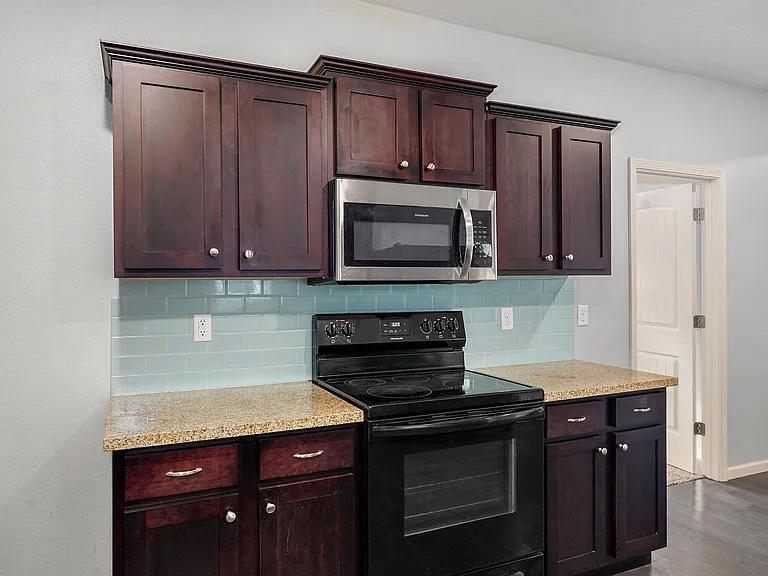 704 E Normal St — Photo 16