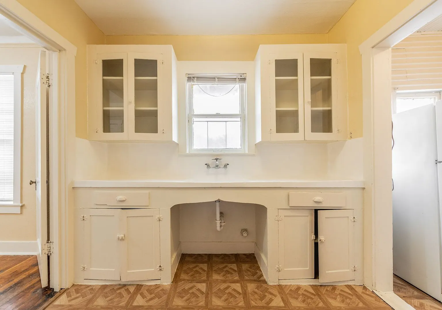 631 E Ashby Pl — Photo 4