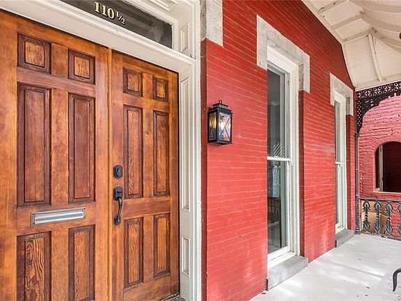 3rd image of 110 1/2 E Leigh St