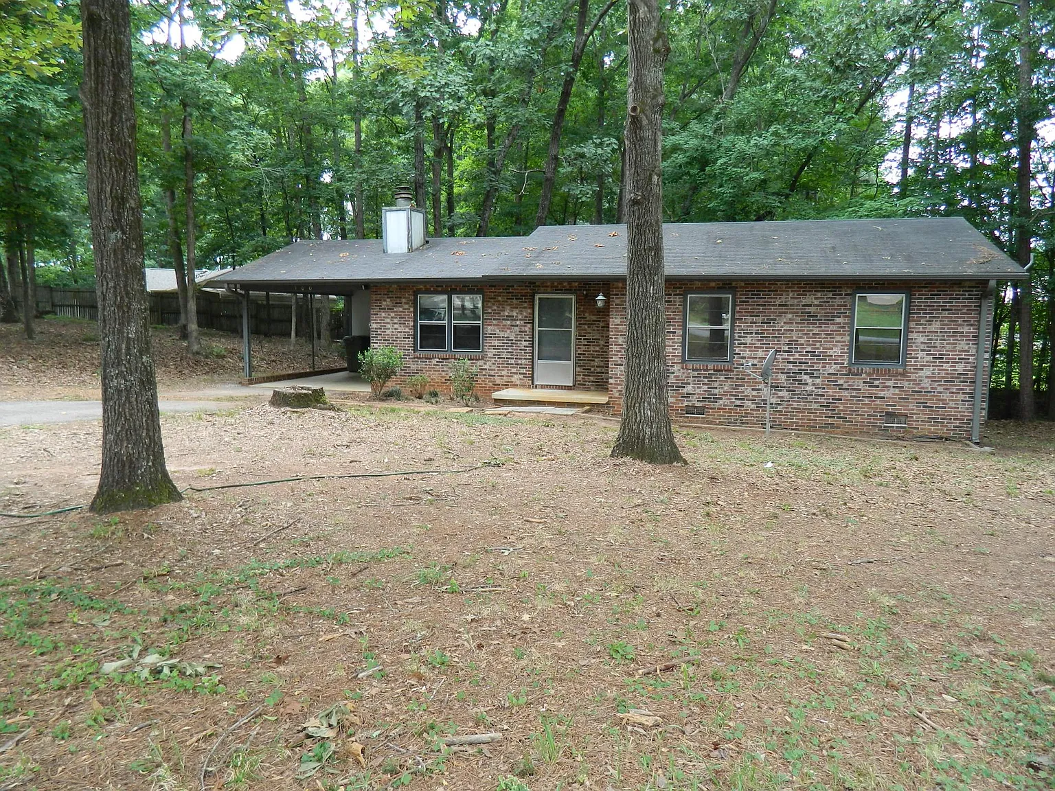 3 bed, 1100 sqft, $1,380 — Photo 2