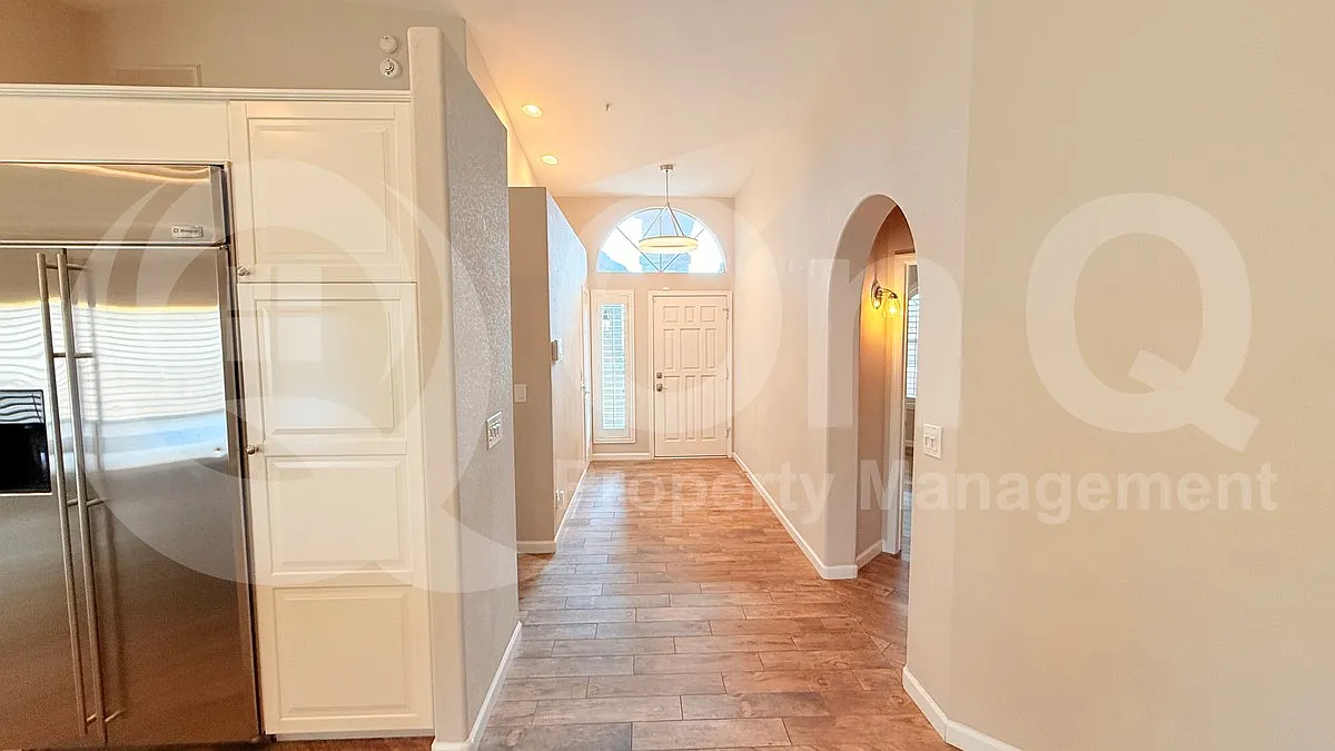 3 bed, 2.0 bath, 1616 sqft, $4,000 — Photo 2