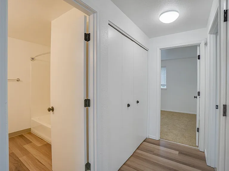 5075-5105 10th Ave NE — Photo 11