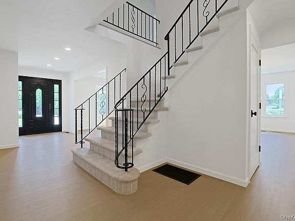 4th image of 5 Country Ridge Rd