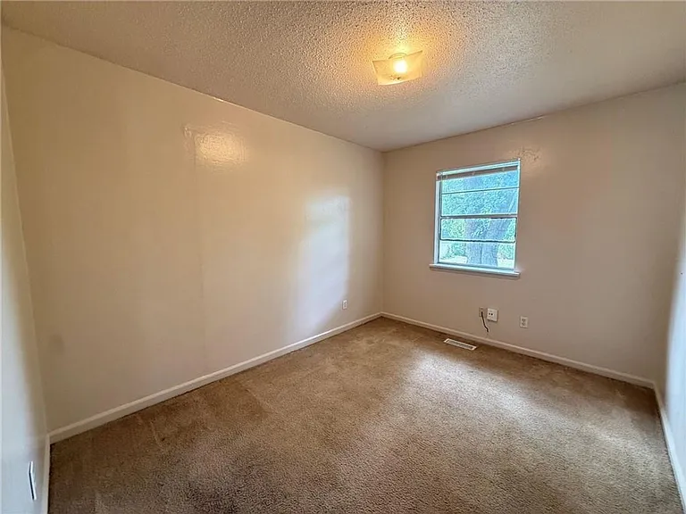 2205 Dogwood Pl — Photo 4