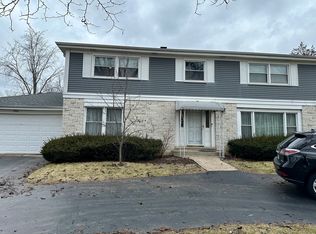 1806 E Bittersweet Ln, Mount Prospect, IL 60056