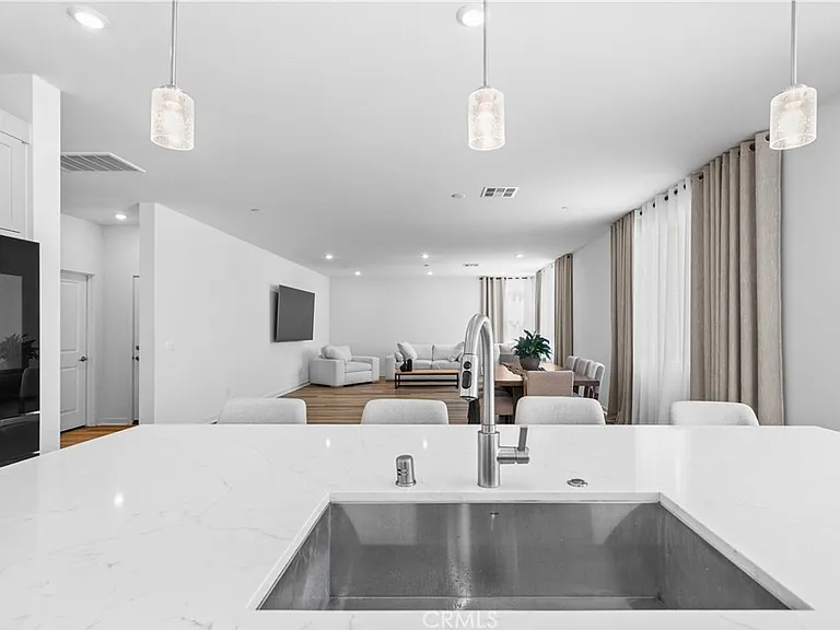 11769 Fenton Ave — Photo 10