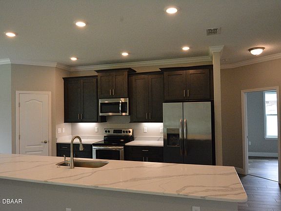 4th image of 40 Francis Ln