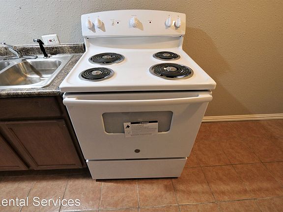 4th image of 945 Essex St