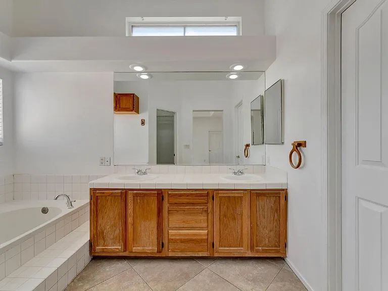 2560 Silver Shadow Dr — Photo 22