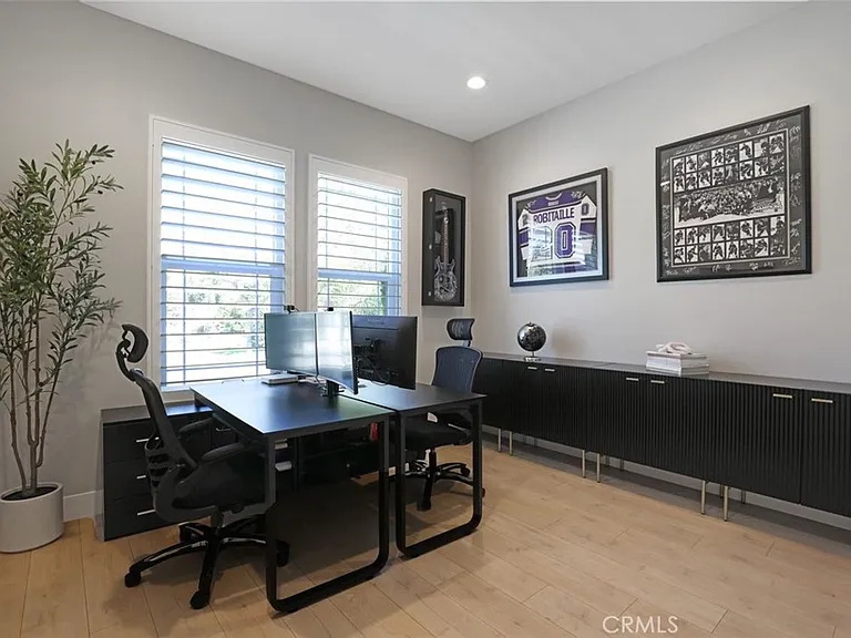 57 Laurelhurst Dr — Photo 17