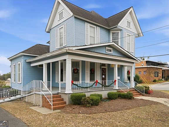 2nd image of 526 Academy Ave