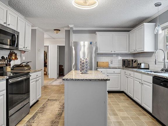 4th image of 167 Spring Branch Dr
