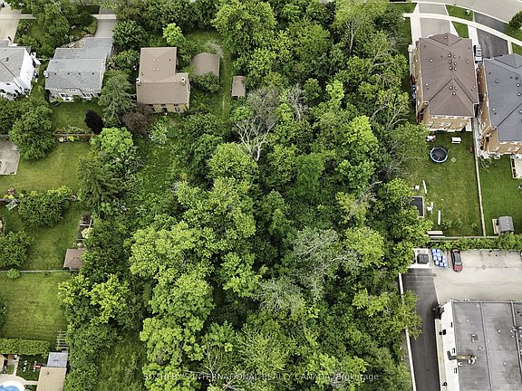 3rd image of 1050 Burnhamthorpe Rd E