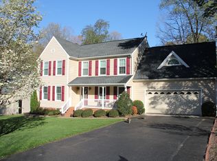 4600 Oak Hollow Rd, Chester, VA 23831