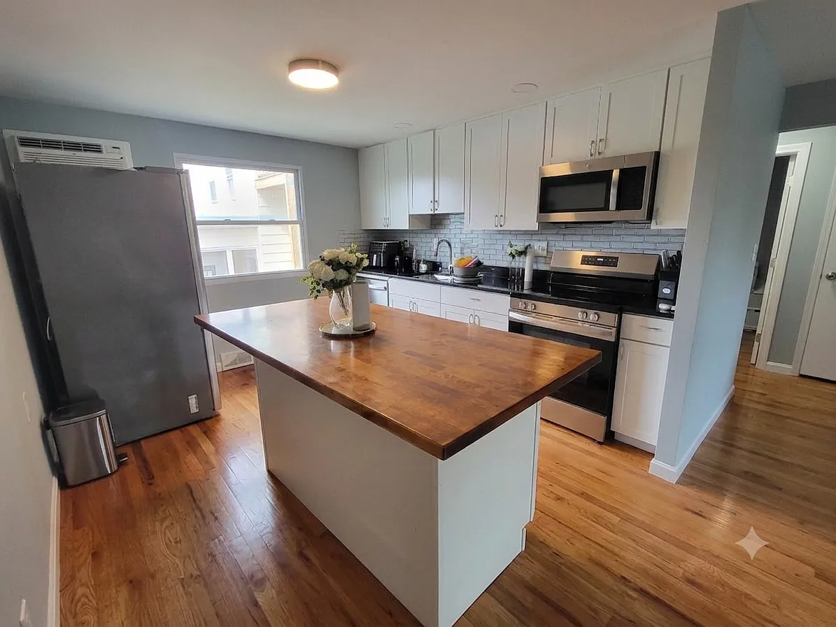 2 bed, 750 sqft, $2,050 — Photo 2