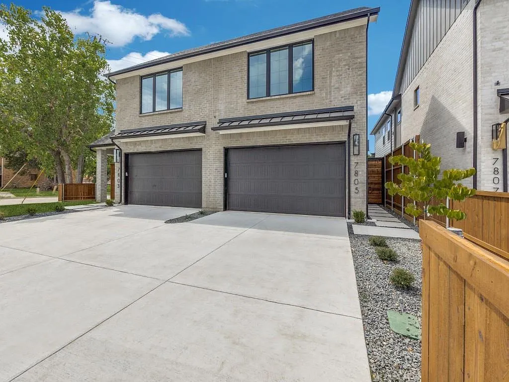 7805 Denton Dr S — Photo 1
