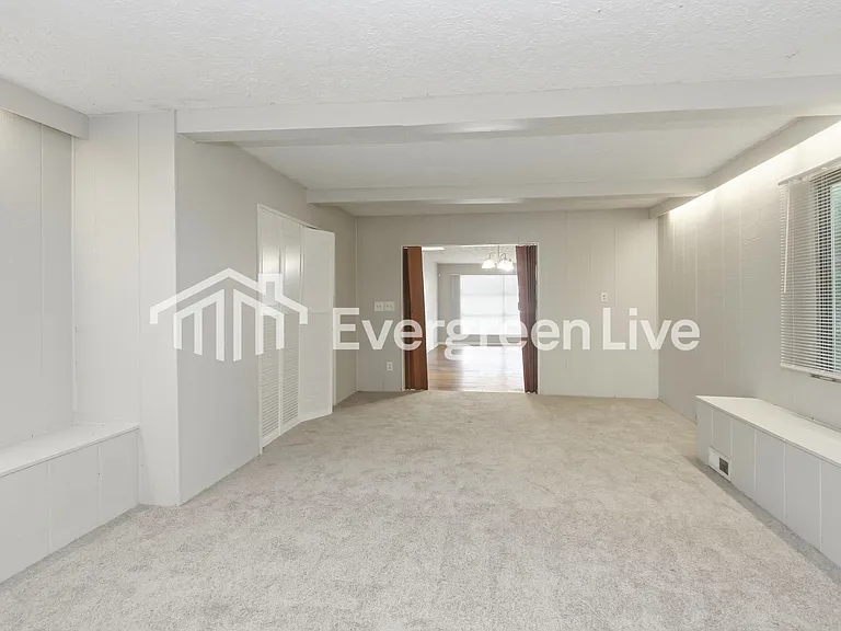 1120 Hathaway Dr — Photo 6