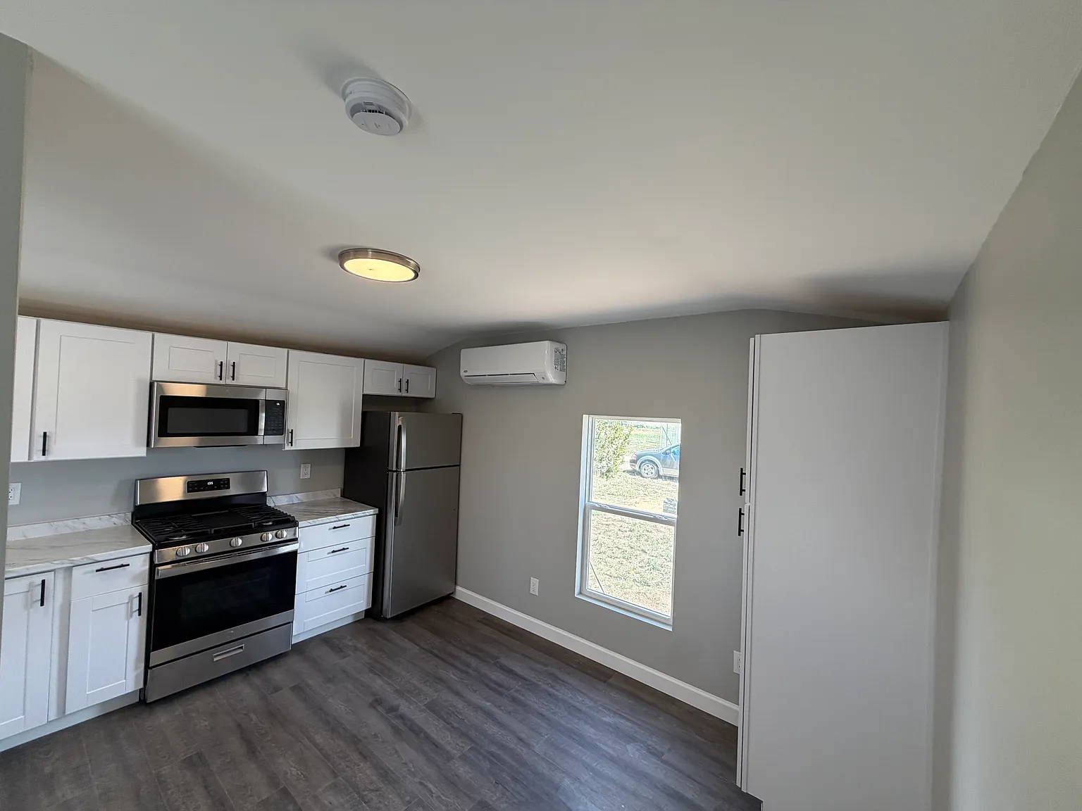 2 bed, 880 sqft, $1,500 — Photo 2