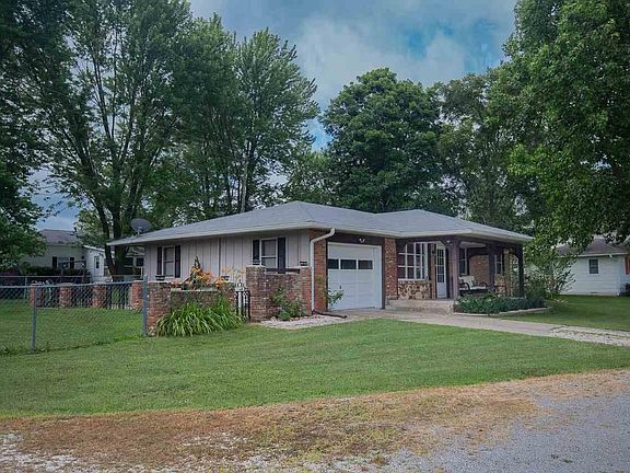 3rd image of 214 Crescent Dr