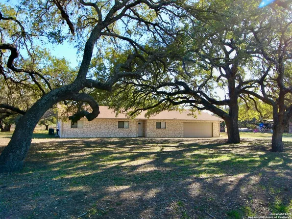 246 County Road 7611, Devine, TX 78016