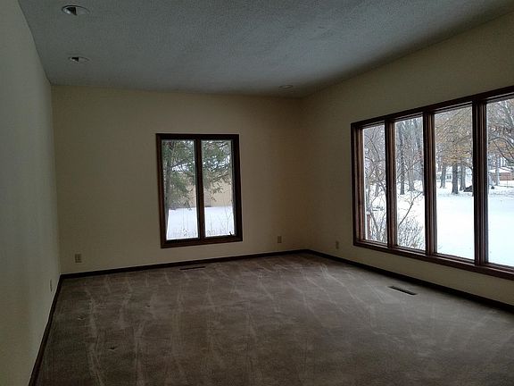 4th image of 185 E 112 S