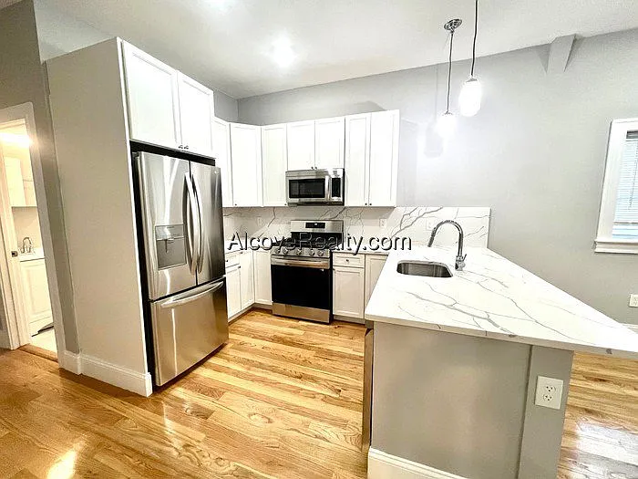 4 bed, 2.0 bath, $5,200 — Photo 3