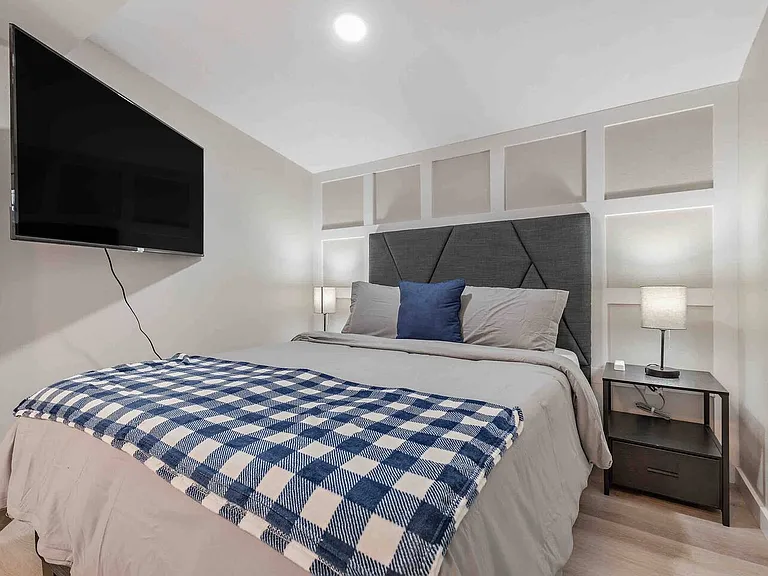 401 Gilbert St #B — Photo 7