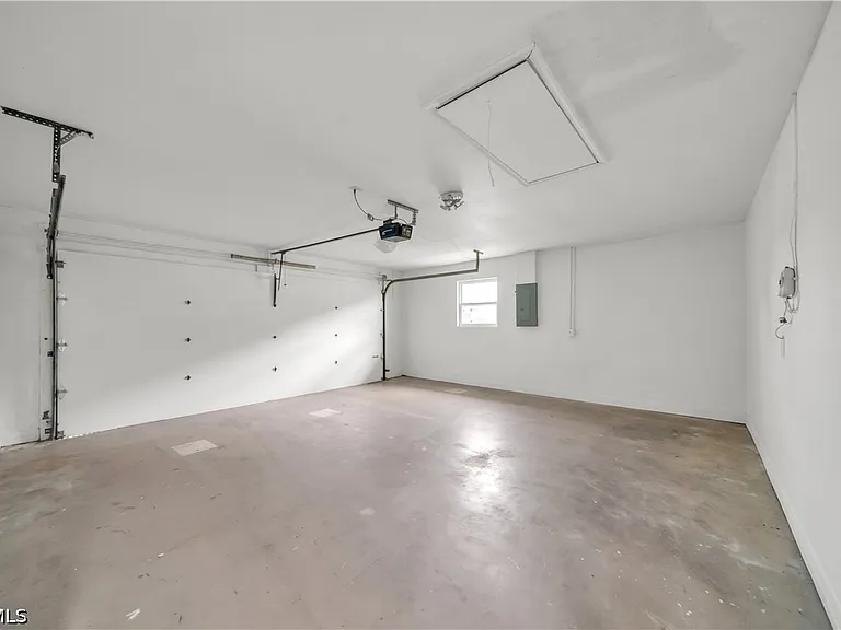 299 Rotonda Cir — Photo 25