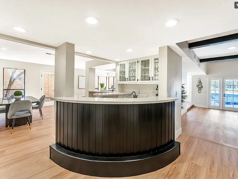 976 Pinehurst Dr — Photo 3