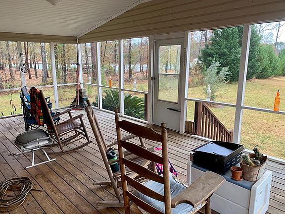 5th image of 370 Possum Point Dr