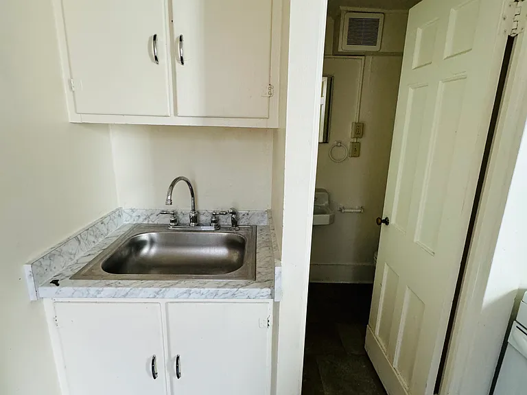 6 Clarke St #2 — Photo 11