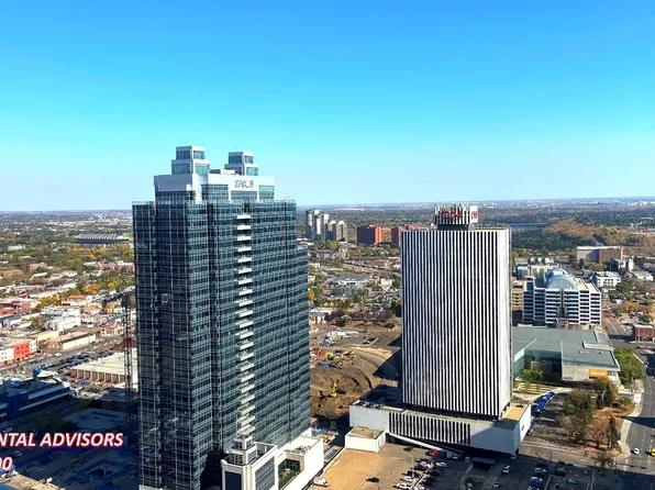10360 102nd St NW #3305, Edmonton, AB T5J 0K6