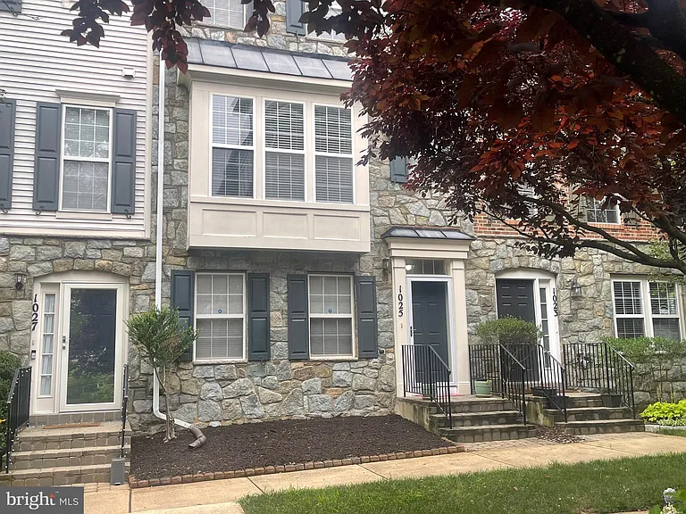 1025 Gaither Rd — Photo 2