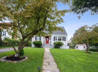 32 Downing Dr E, White Plains, NY 10607